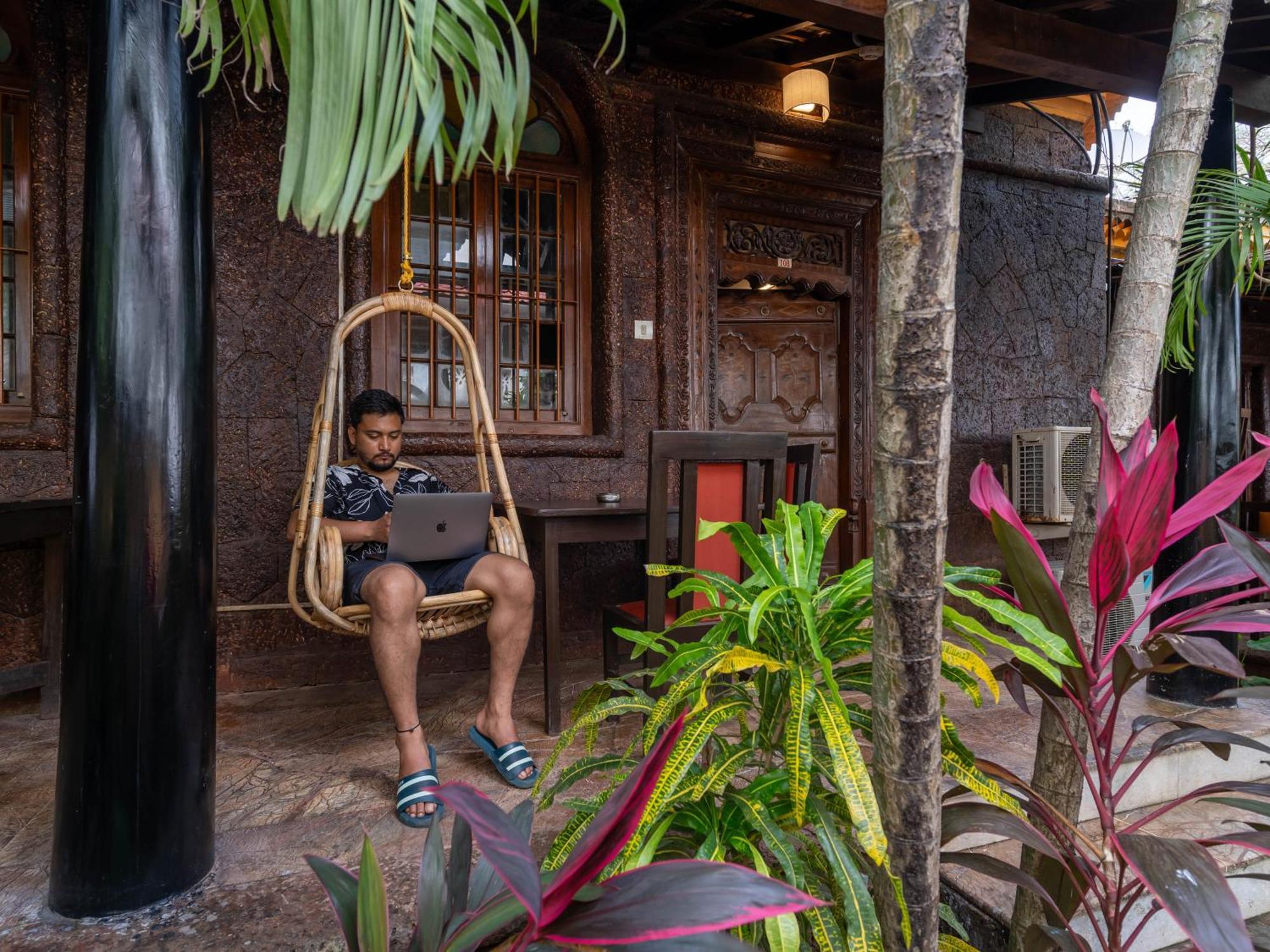 Madpackers Goa Anjuna - Bar Exterior photo