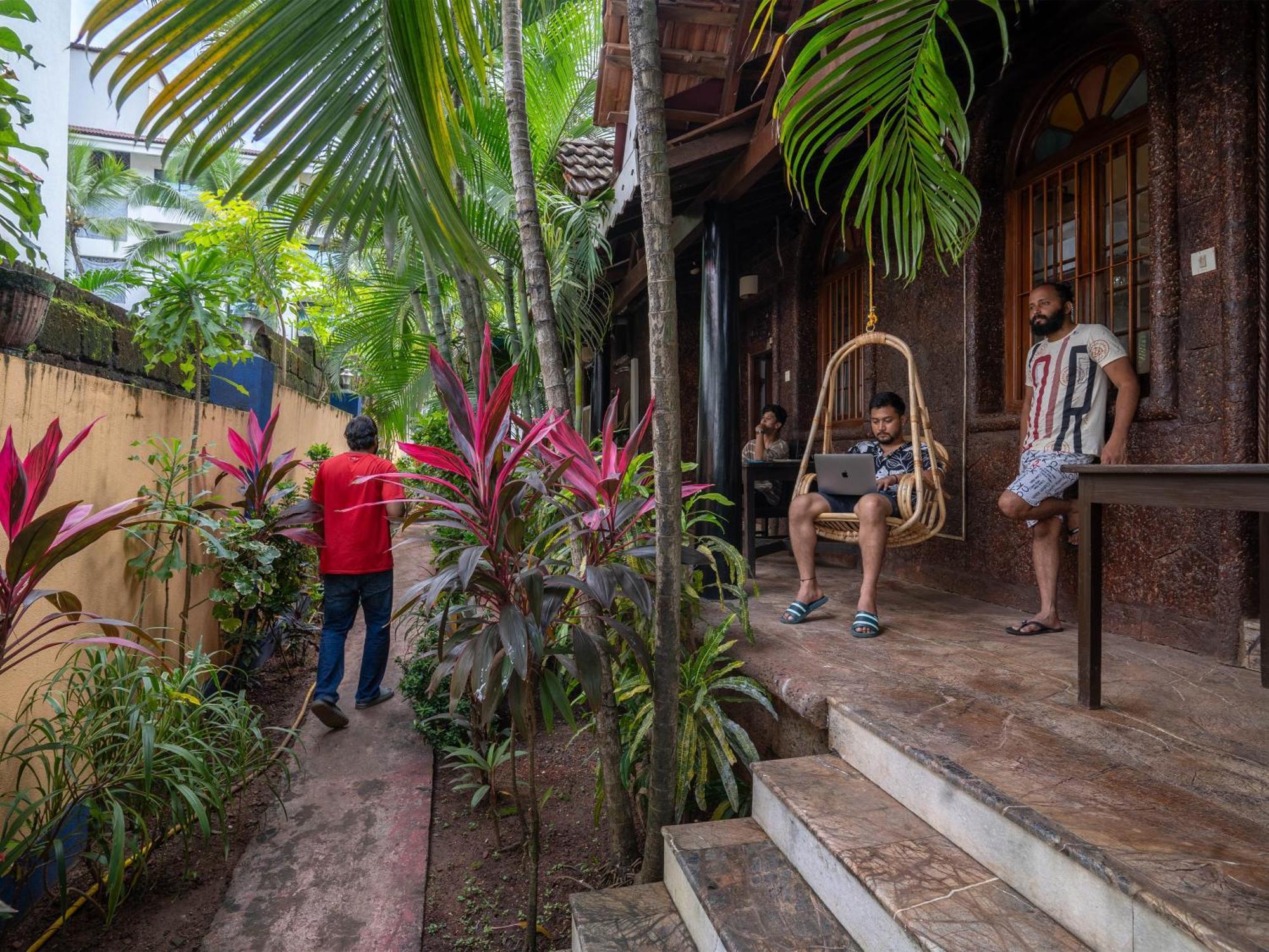 Madpackers Goa Anjuna - Bar Exterior photo