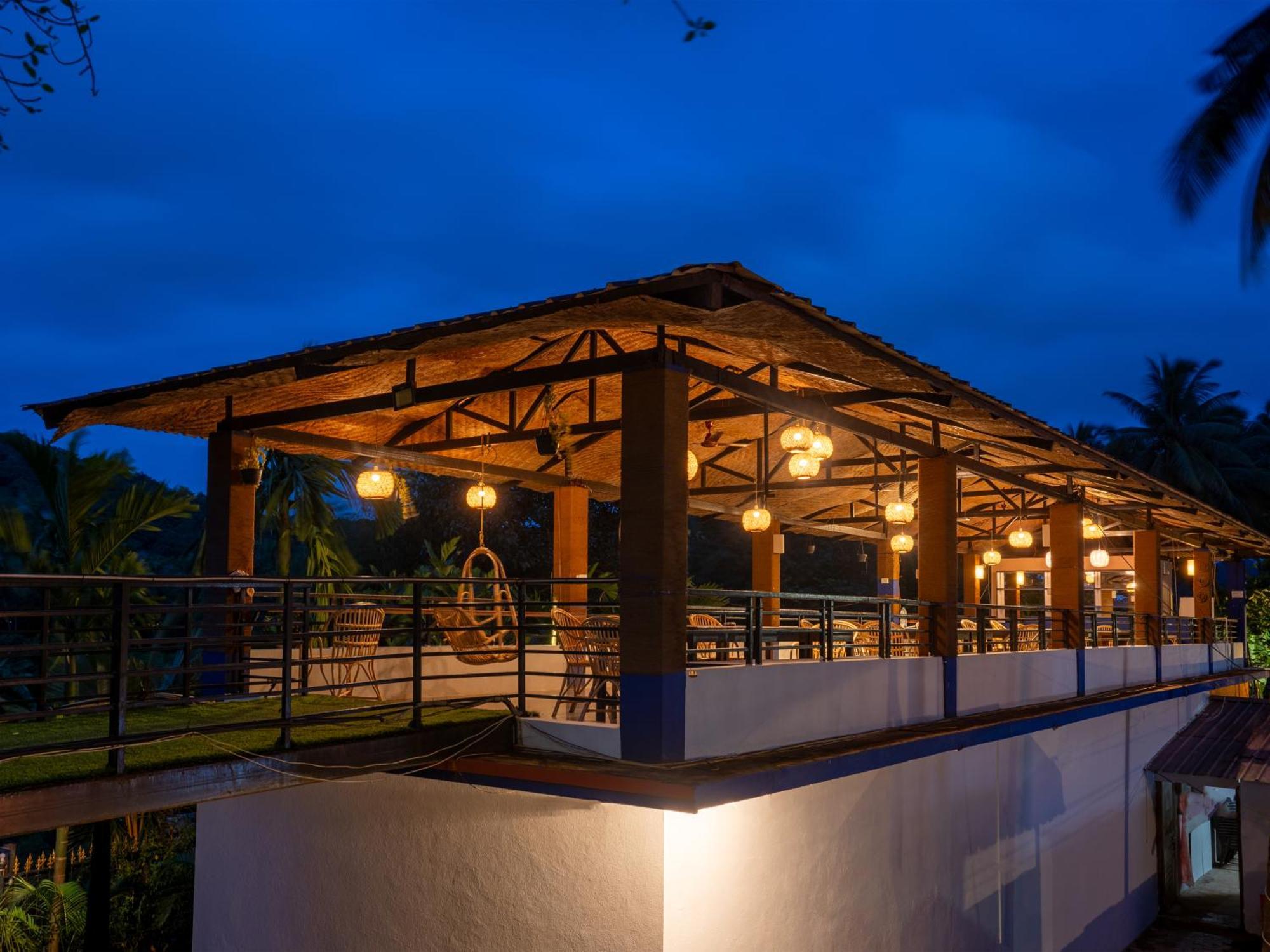 Madpackers Goa Anjuna - Bar Exterior photo