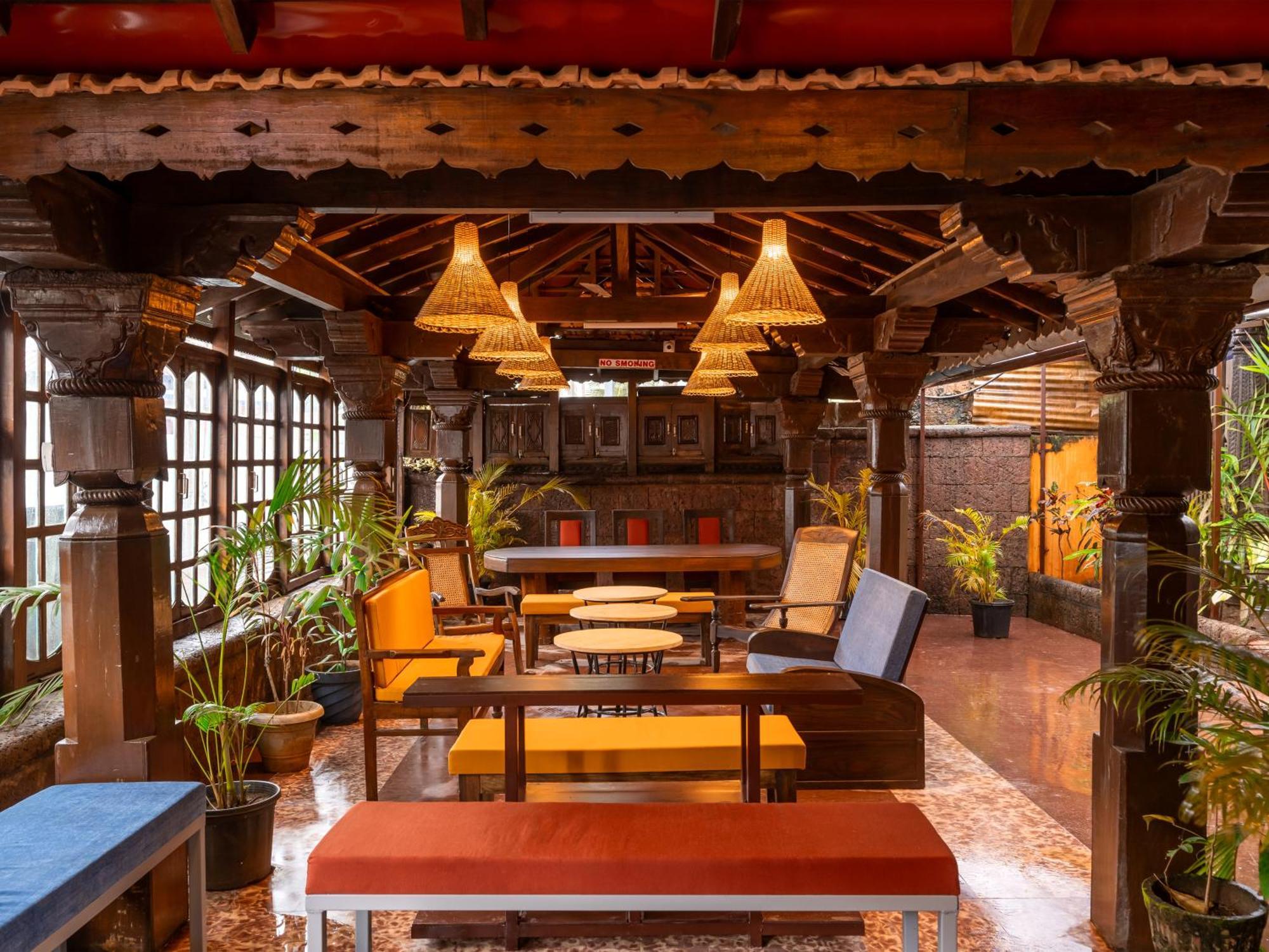 Madpackers Goa Anjuna - Bar Exterior photo