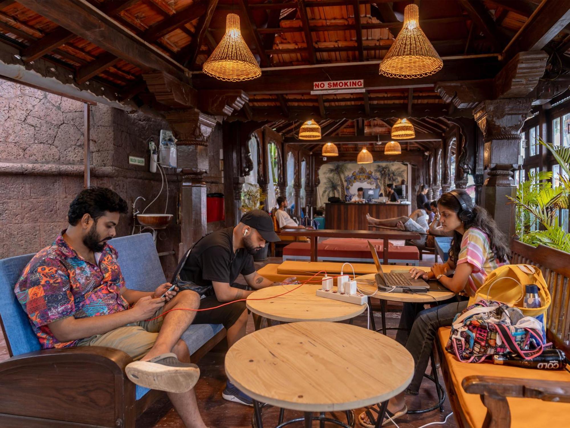 Madpackers Goa Anjuna - Bar Exterior photo