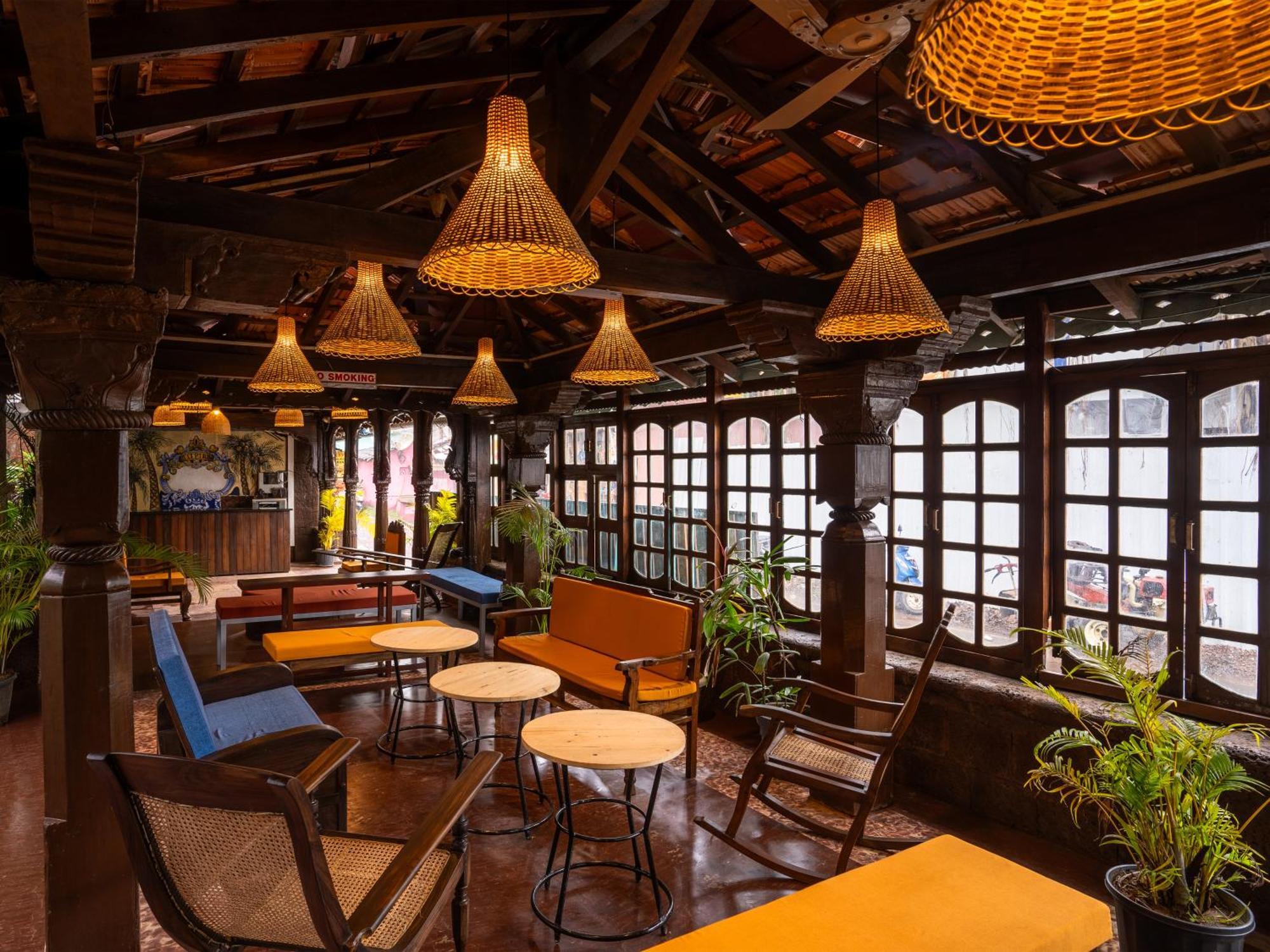 Madpackers Goa Anjuna - Bar Exterior photo
