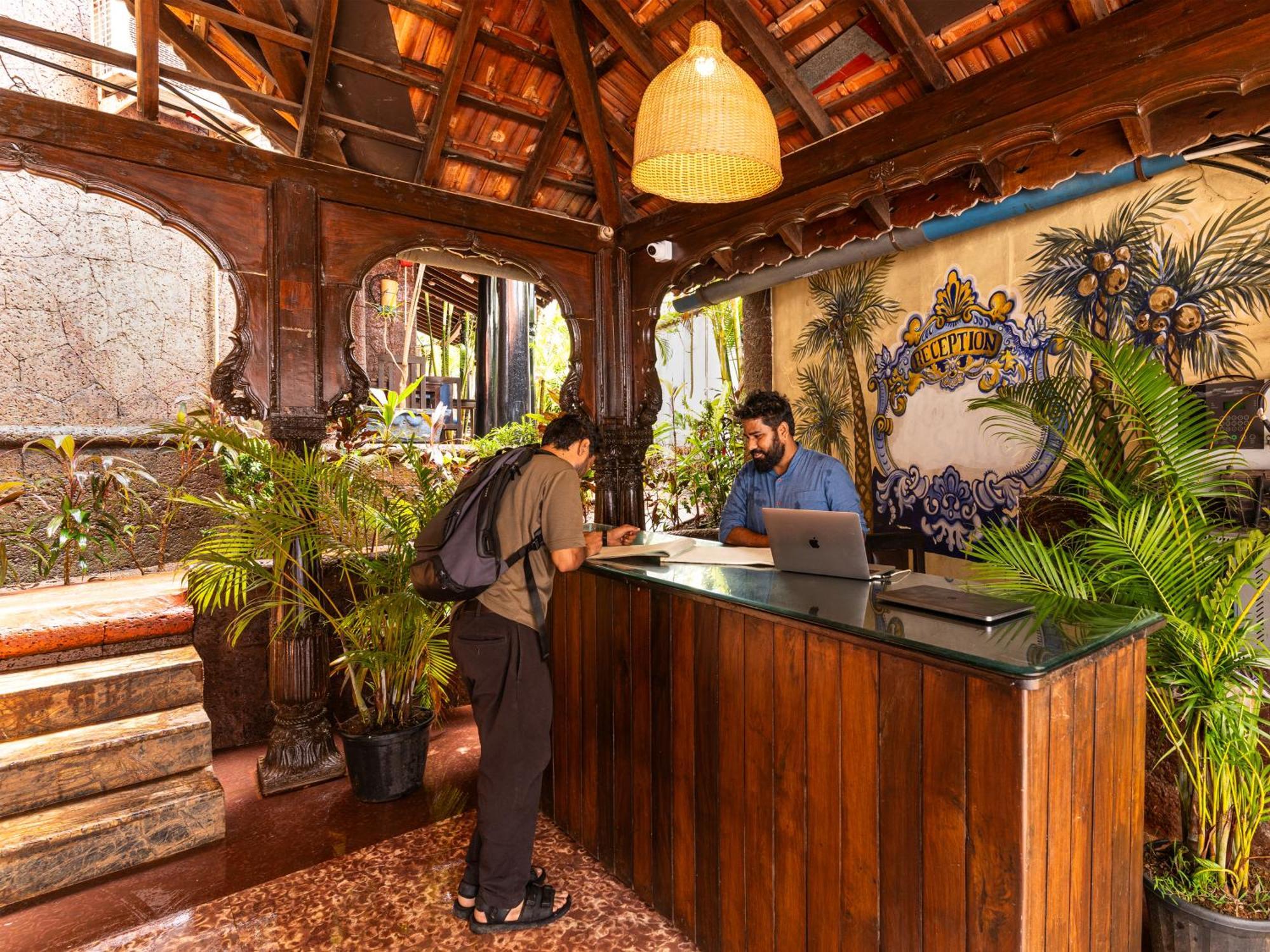 Madpackers Goa Anjuna - Bar Exterior photo
