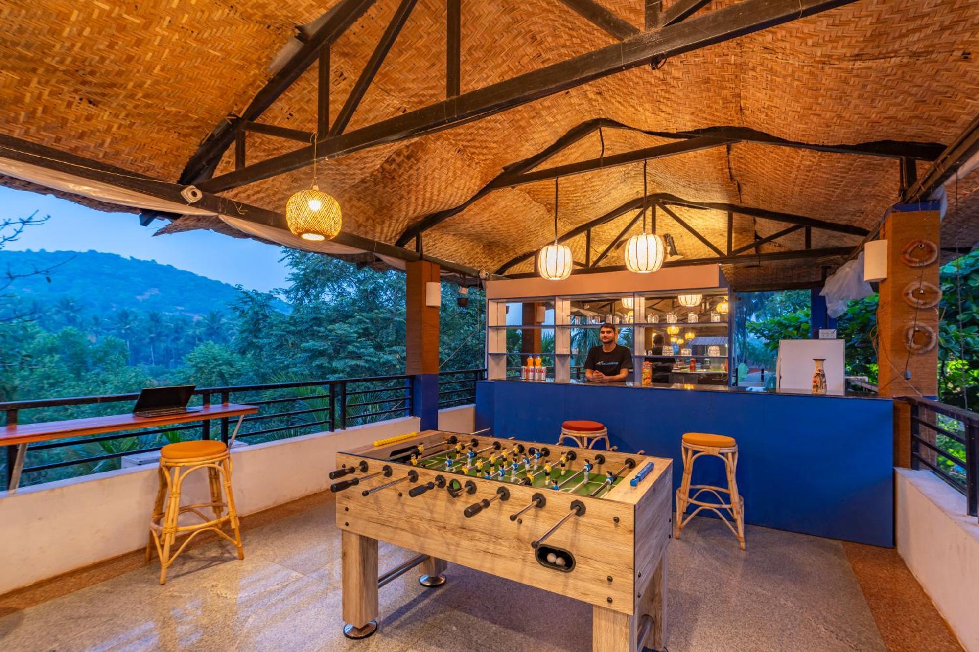 Madpackers Goa Anjuna - Bar Exterior photo